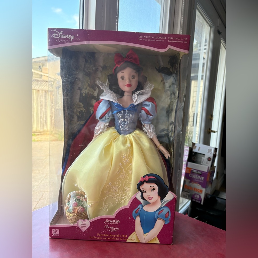 Disney Snow White Porcelain Keepsake Doll in Original Box